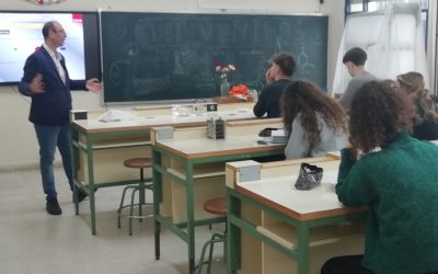 Pilas PEM, una nueva charla de la UCLM en nuestro centro